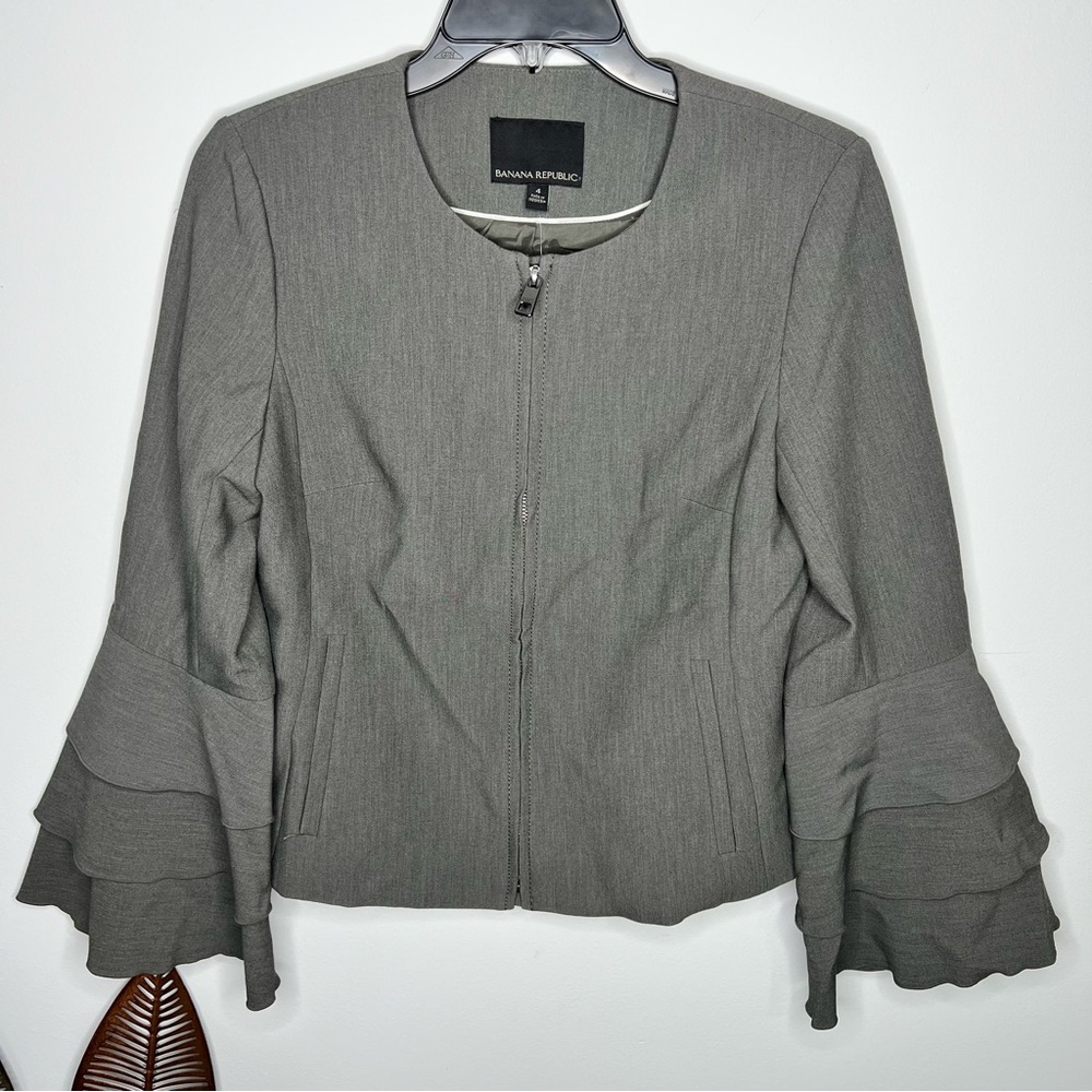 NWT Banana Republic Gray Blazer‎ Zip Up Flare Sleeves H14